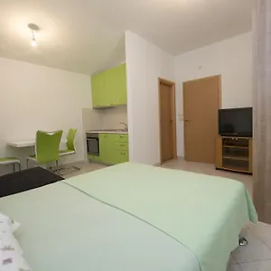  Apartament Studio Tesija